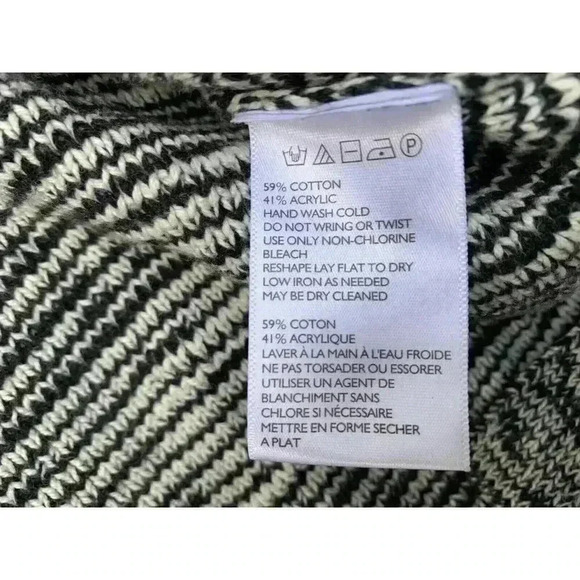 Silence + Noise Urban Outfitters Women's Black White Print Sweater Medium. 267 - Picture 3 of 3